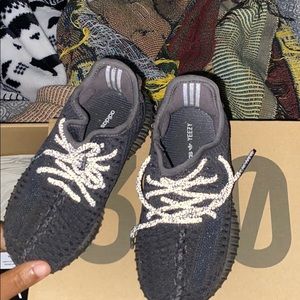 Kids yeezys size 9C
